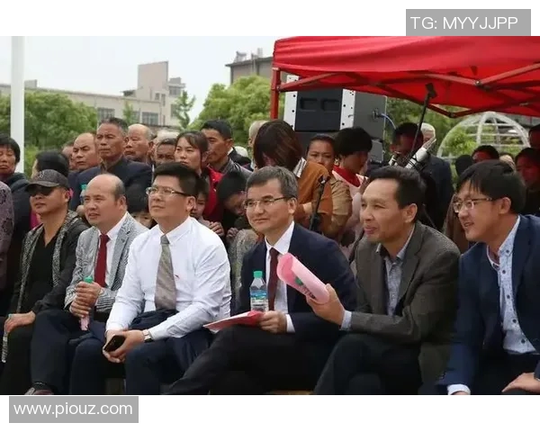 足球明星帅哥头像真实照片展现魅力与风采的完美结合