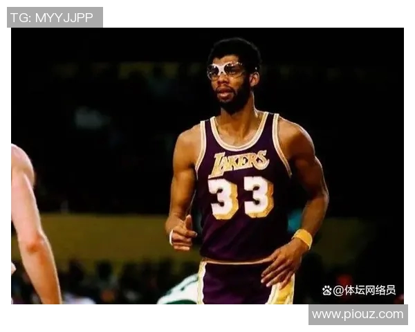 卡里姆阿卜杜尔贾巴尔在篮球场外积极履行社会责任的多重影响与贡献